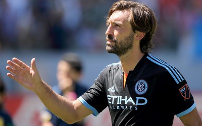 亿兆电竞播报-克鲁伊夫战术板拍卖